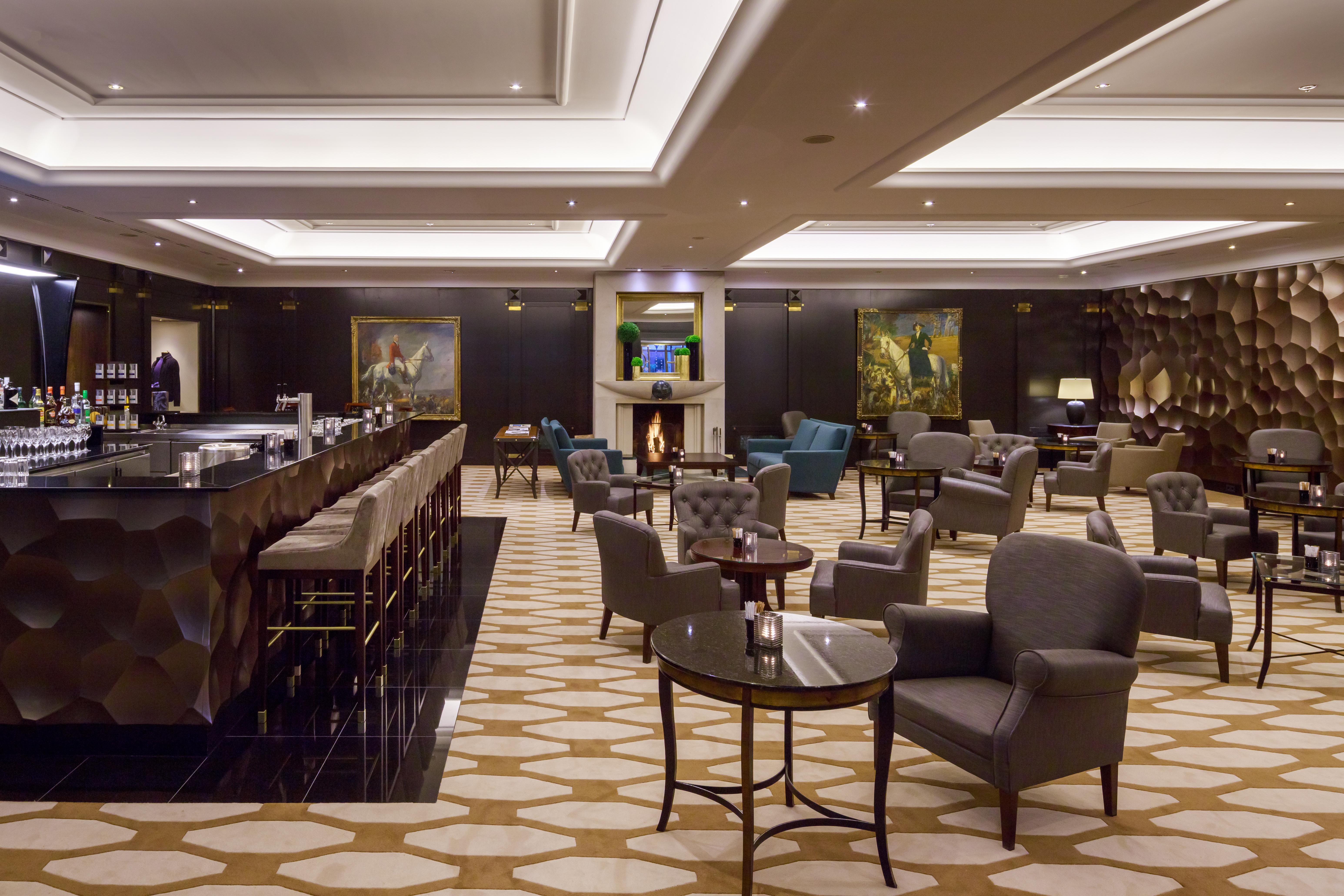 호텔 브리스톨 베를린 외부 사진 The bar at the Concourse