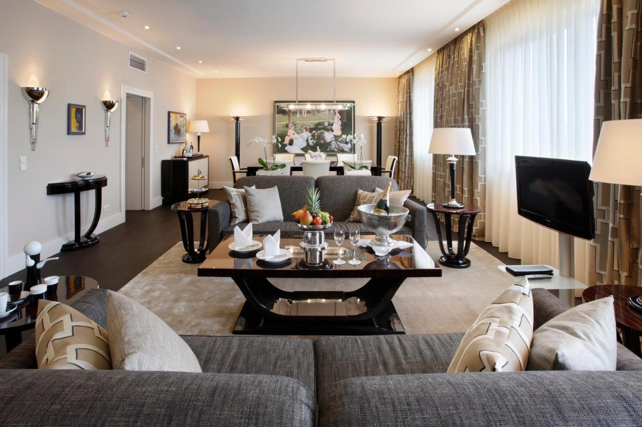 호텔 브리스톨 베를린 외부 사진 Suite at the Hotel de Crillon