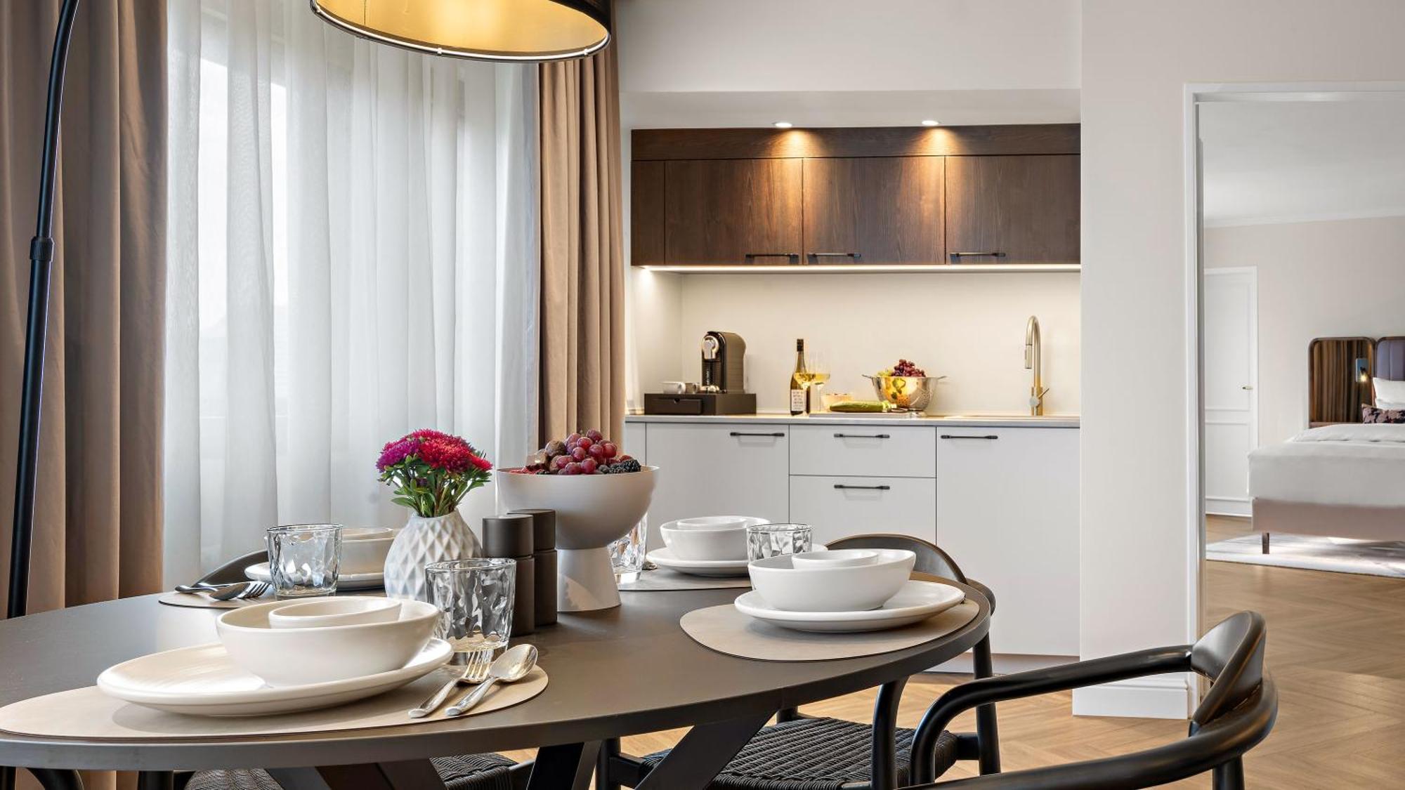 호텔 브리스톨 베를린 외부 사진 A kitchen in a serviced apartment